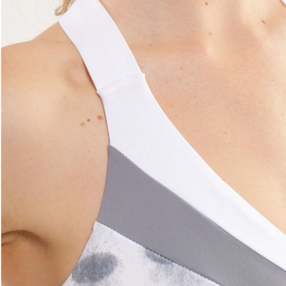 Lululemon Deep Breath Tank - Picture 4 of 7